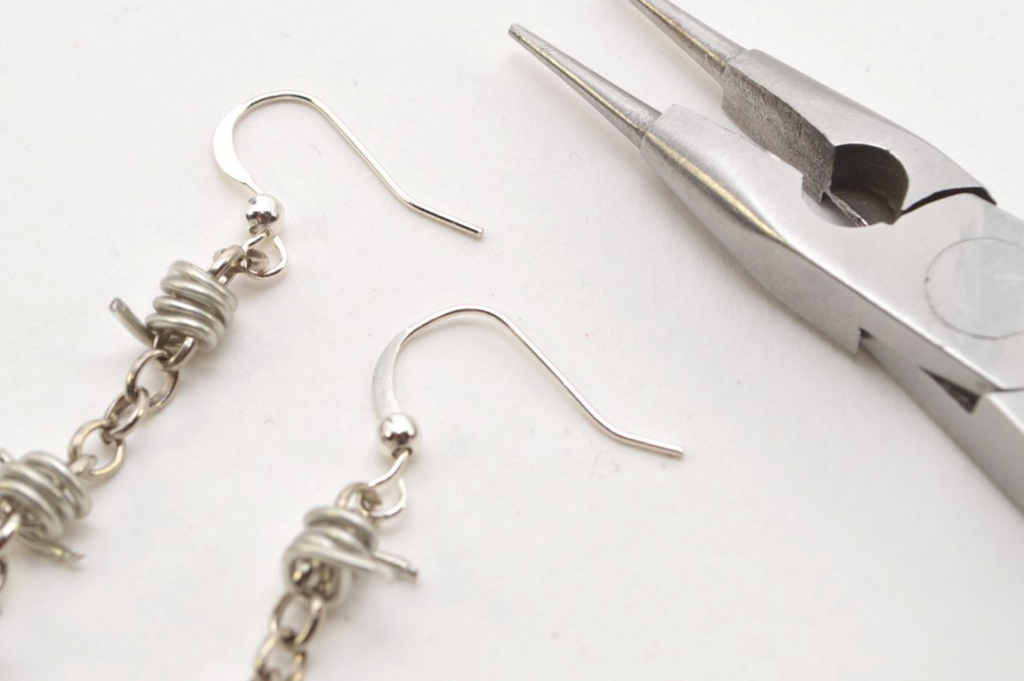 Smart n Snazzy: DIY ~ Tom Binns Inspired Barbed Wire Earrings