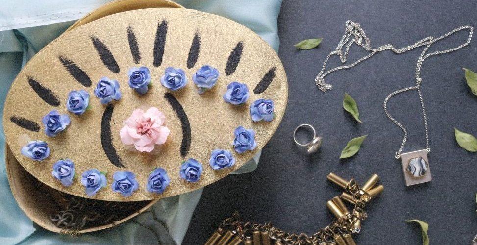 DIY: Floral Eye Trinket Box